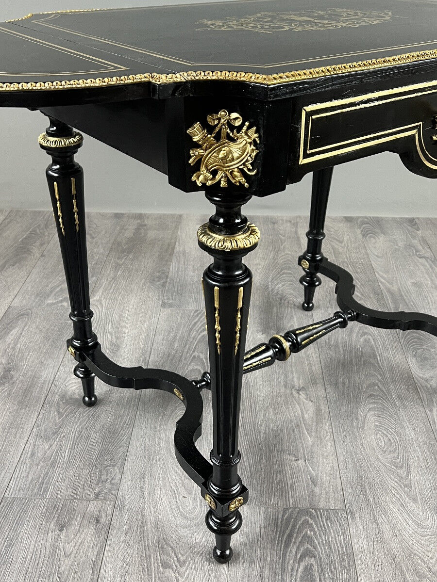 Living room table with flaps in Napoléon III style, 19th century.