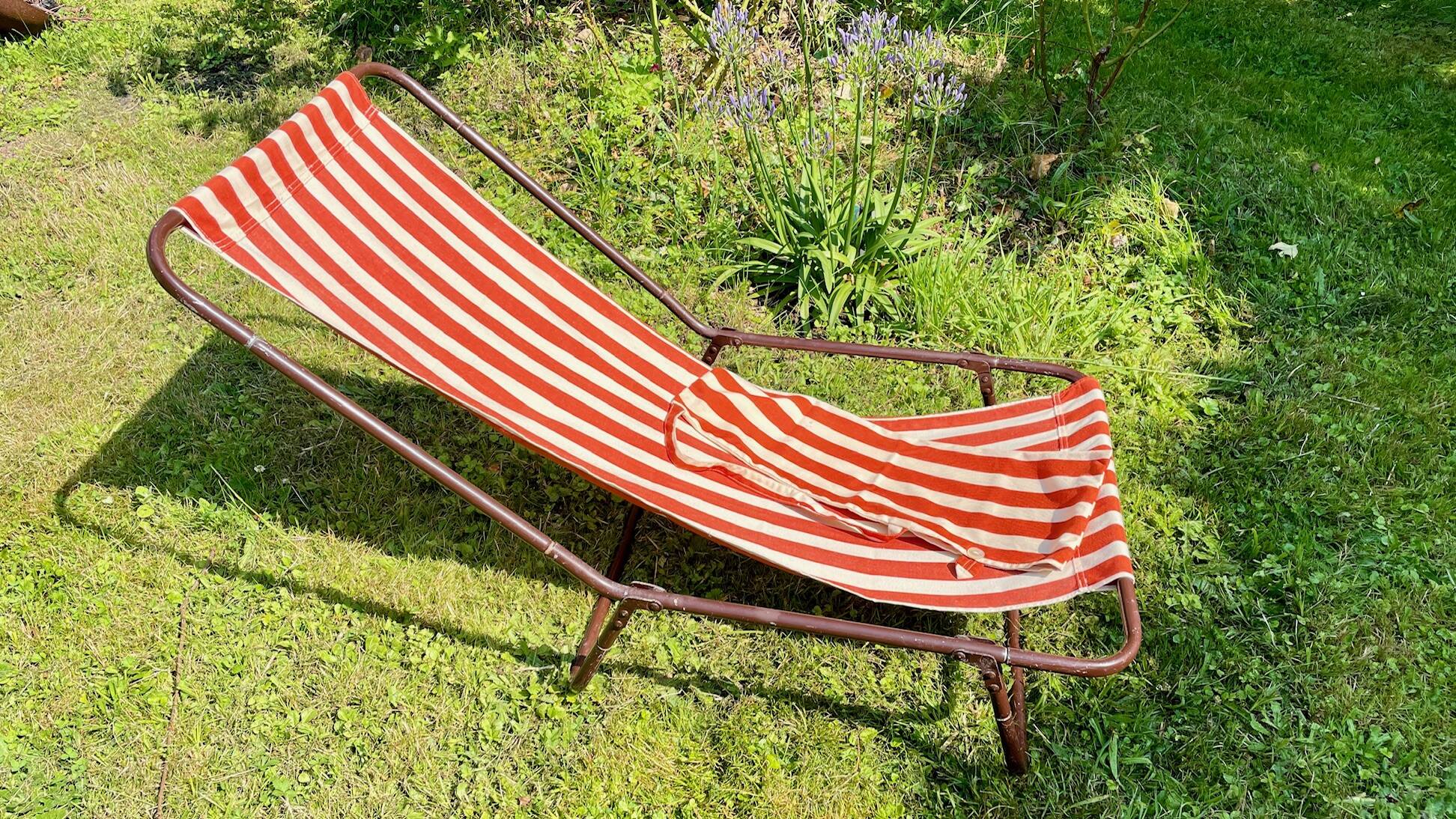 Vintage portable and removable deckchair