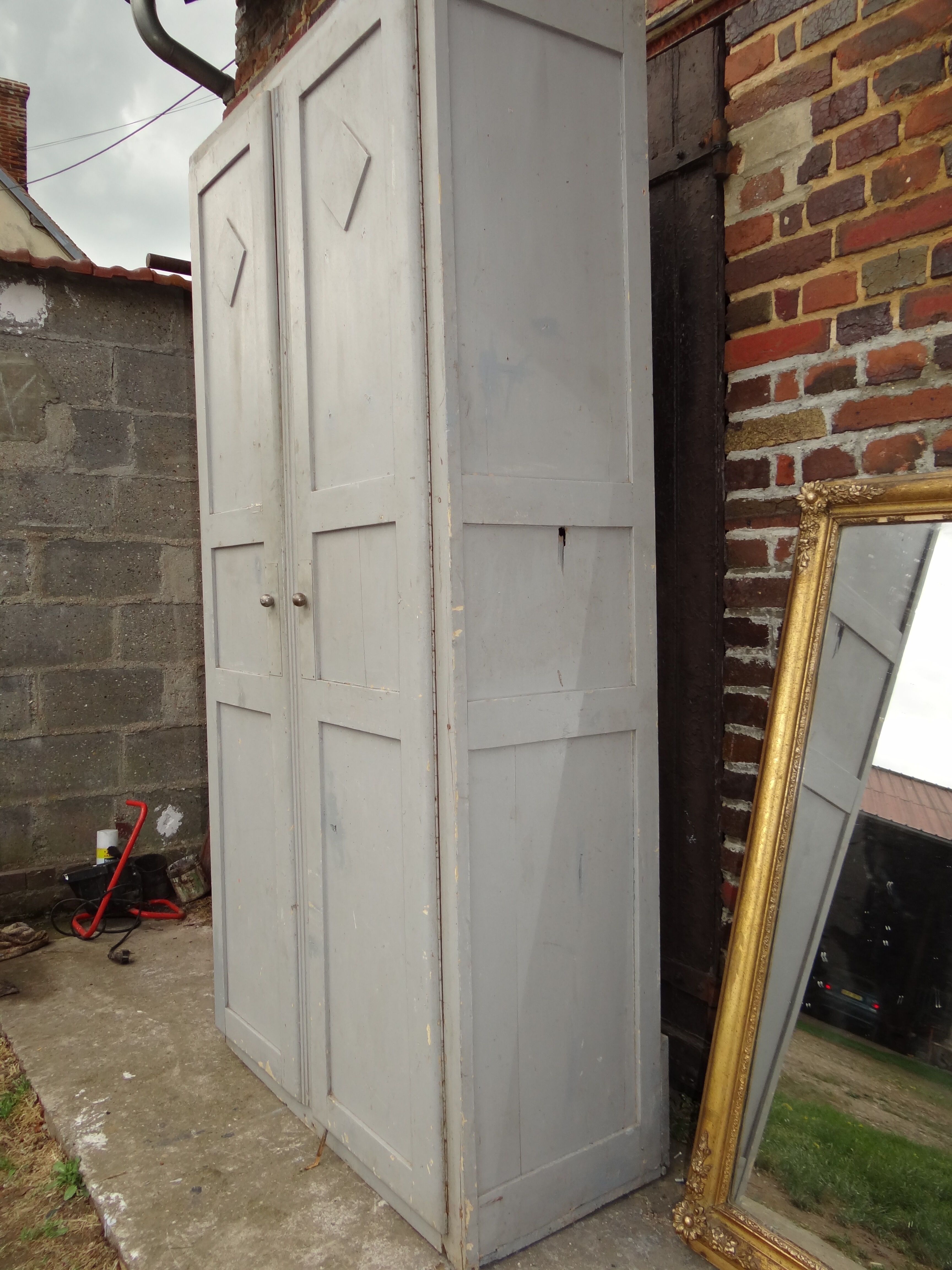 Grey parisian wardrobe