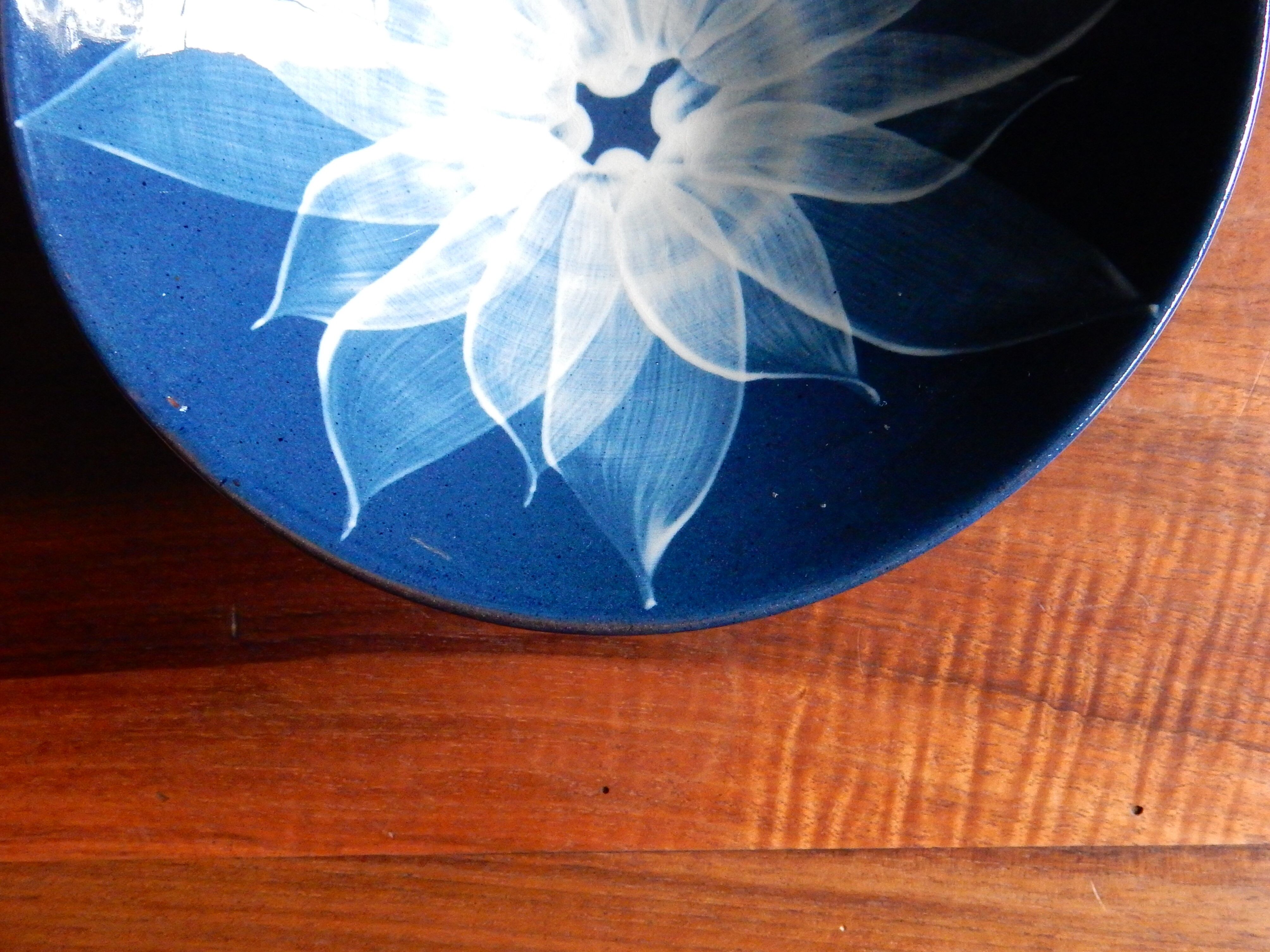 Empty pocket, blue ceramic bowl minimalist floral pattern