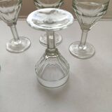 Verres a pied a liqueur en verre pressé  anciens