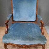 Fauteuil regence en chêne  et velour bleu
