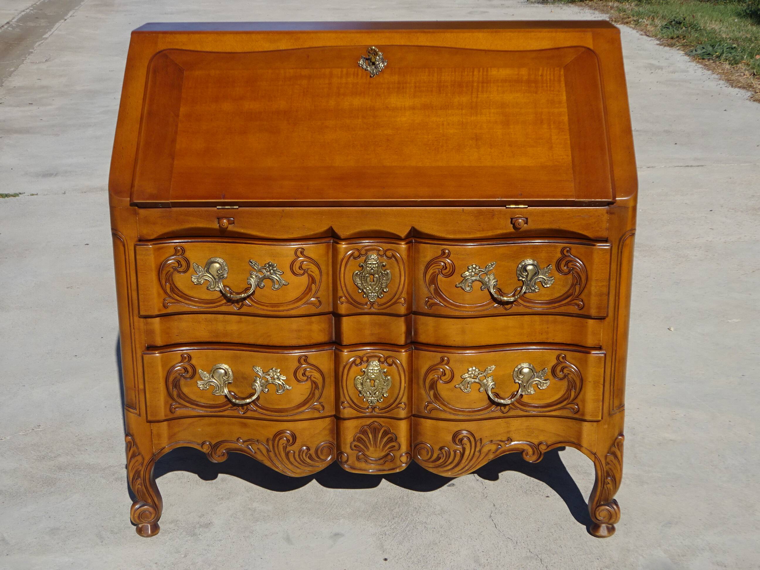 Secretary in solid cherry wood in Louis XV style.