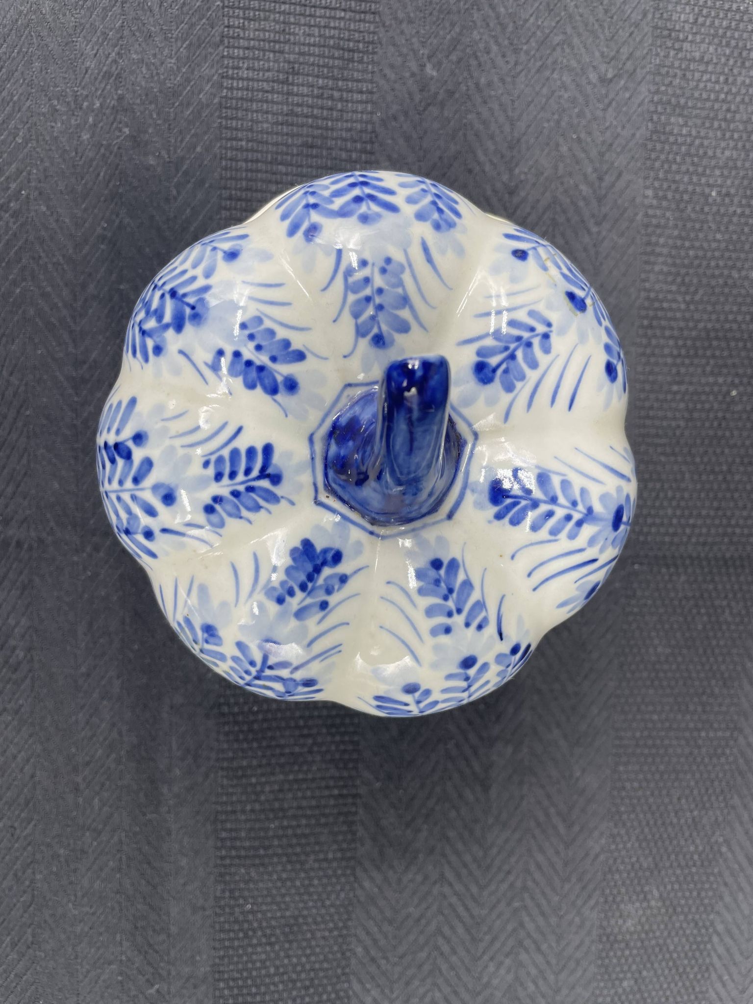 Chinese covered pot, box, jewelry box, pumpkin, white porcelain, China blue plant decor