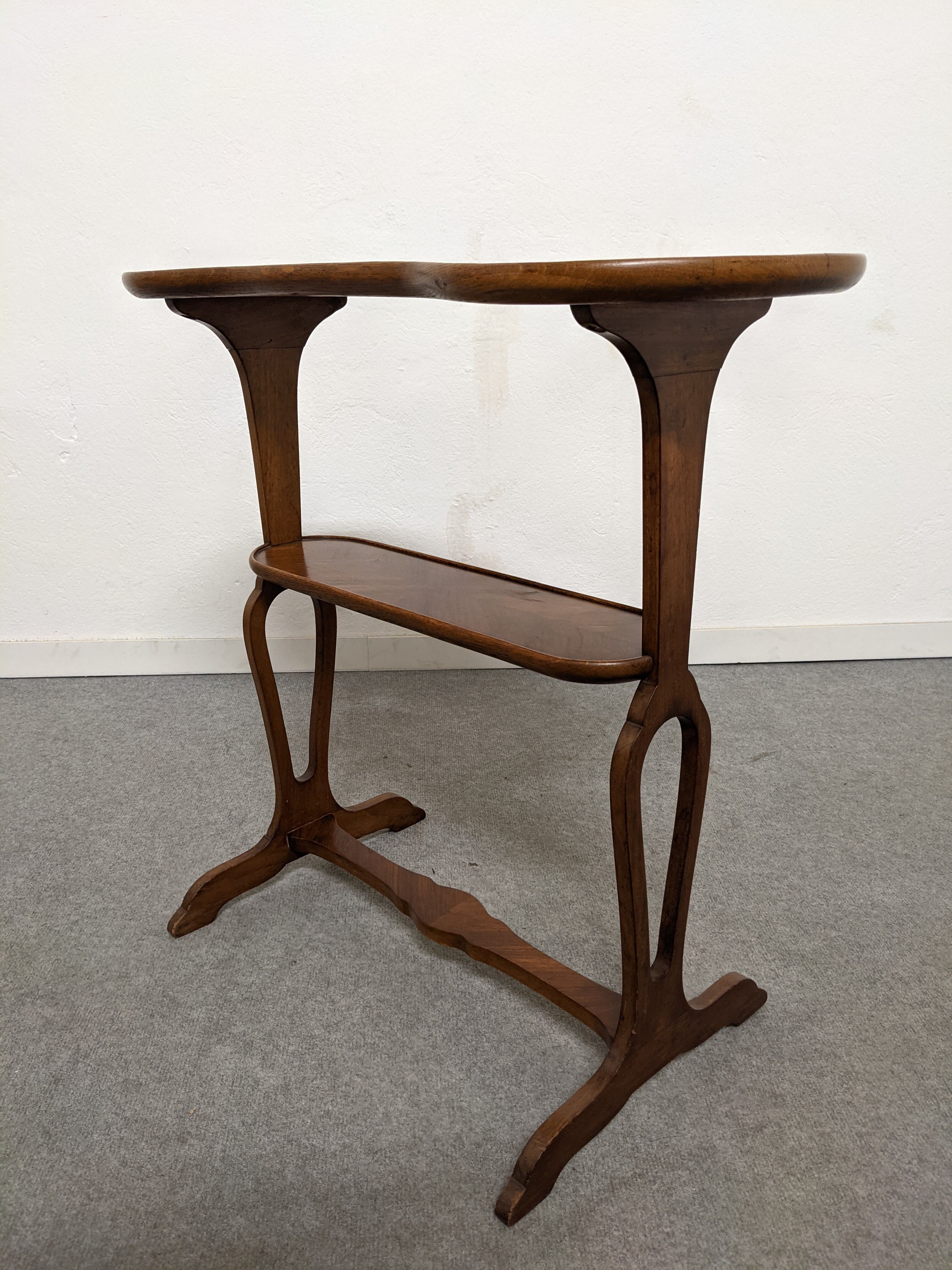 Side table called "kidney" art nouveau