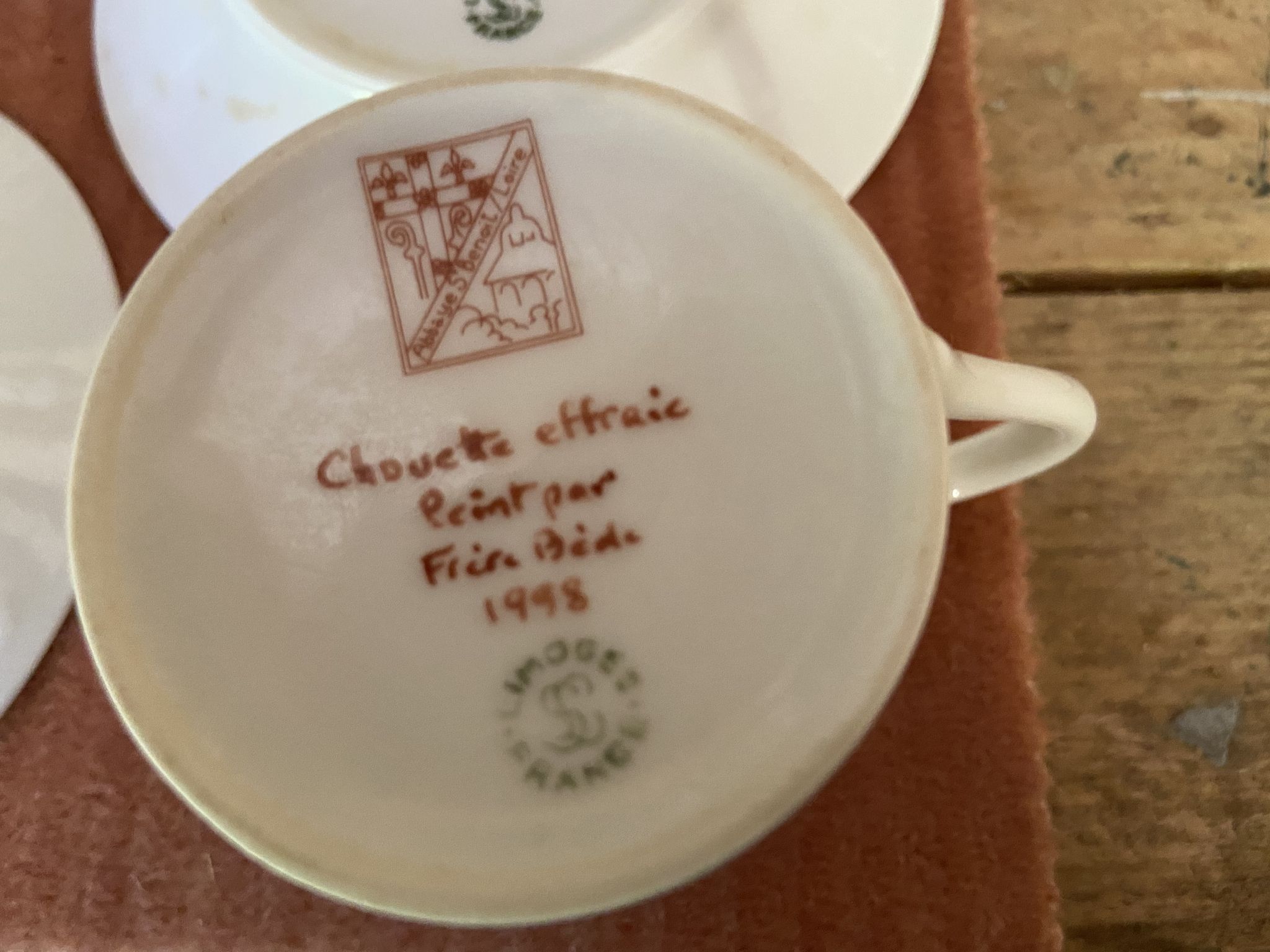 Deux tasses en porcelaine monastiques