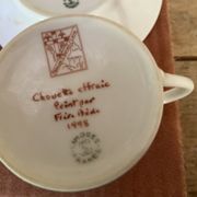 Deux tasses en porcelaine monastiques