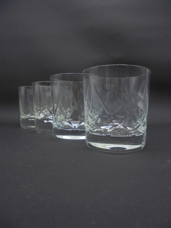 Series of 4 whiskey cups