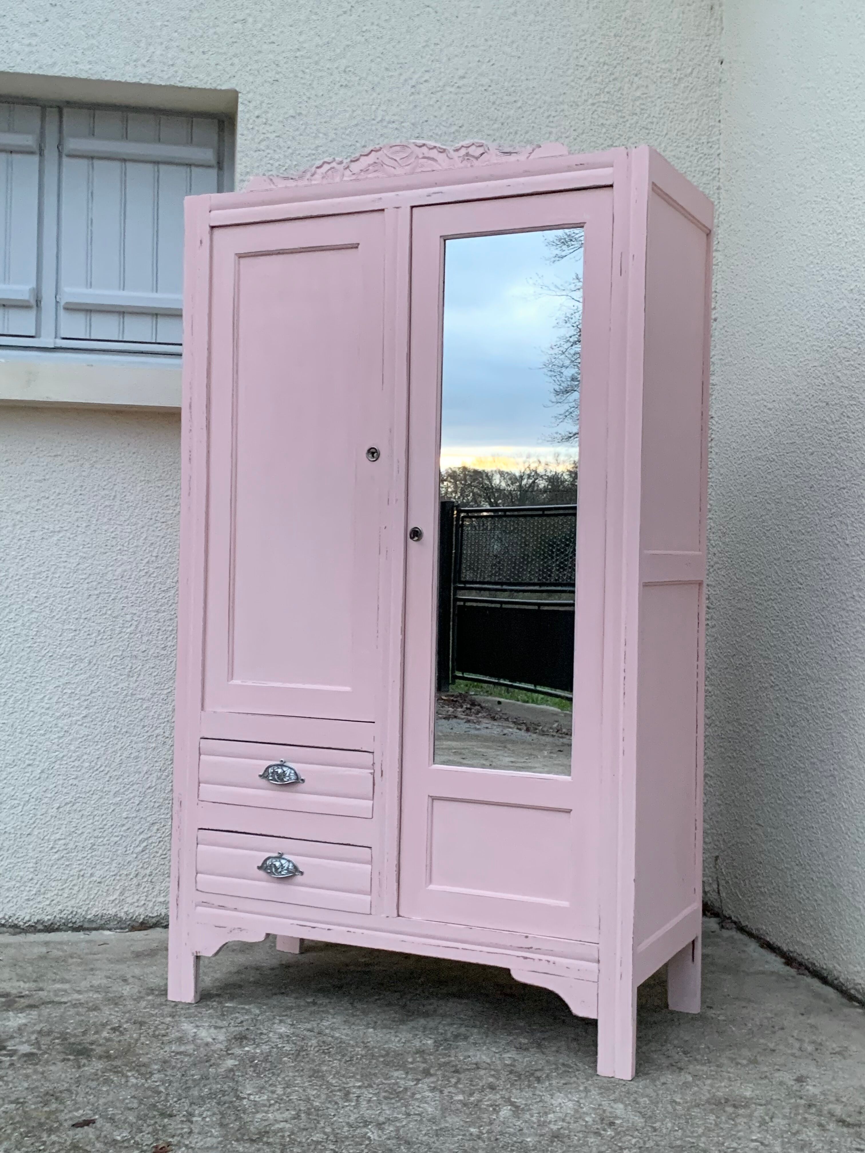 Parisian hotel wardrobe 1930