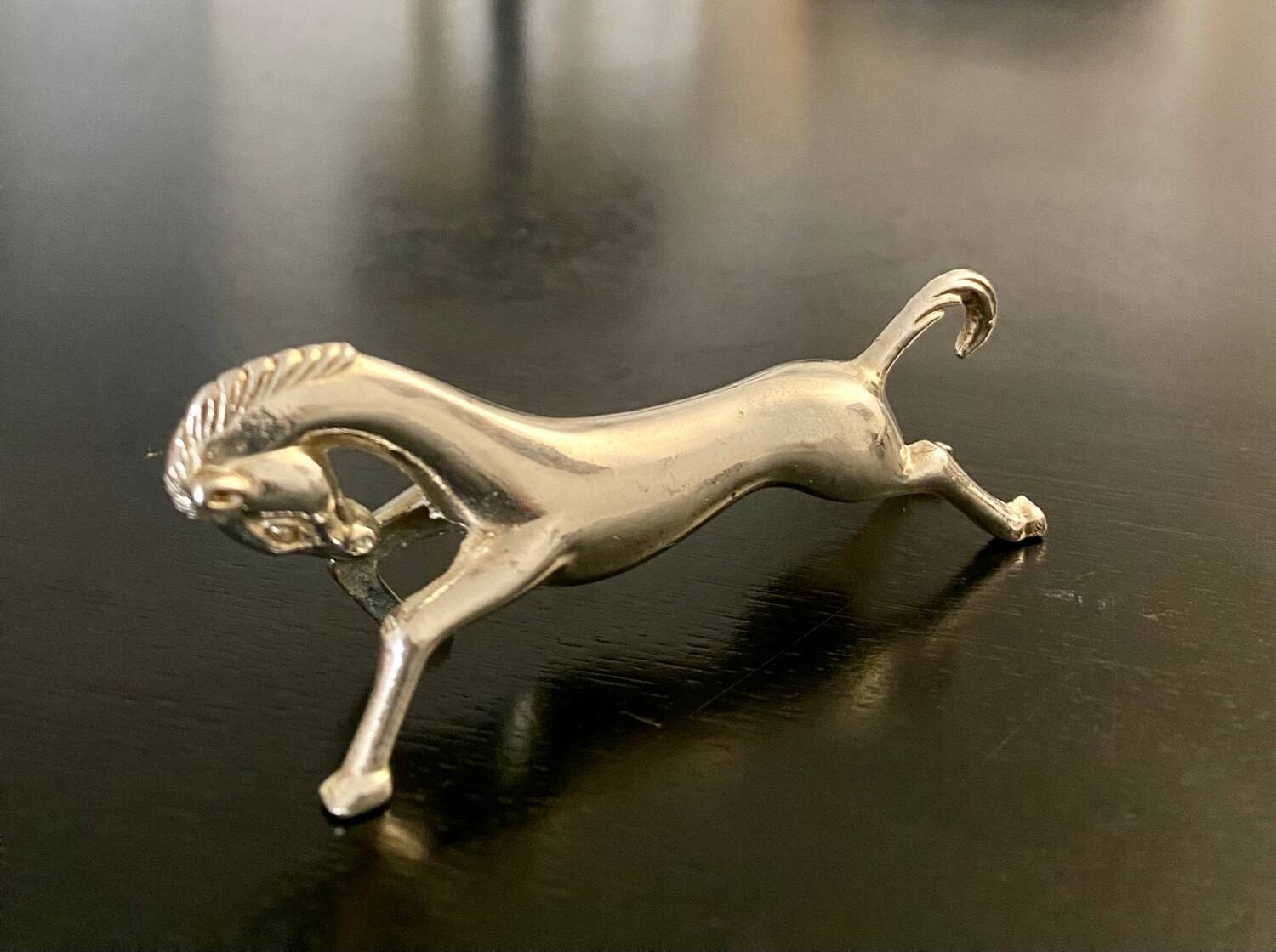 6 horse-shaped metal knife holders
