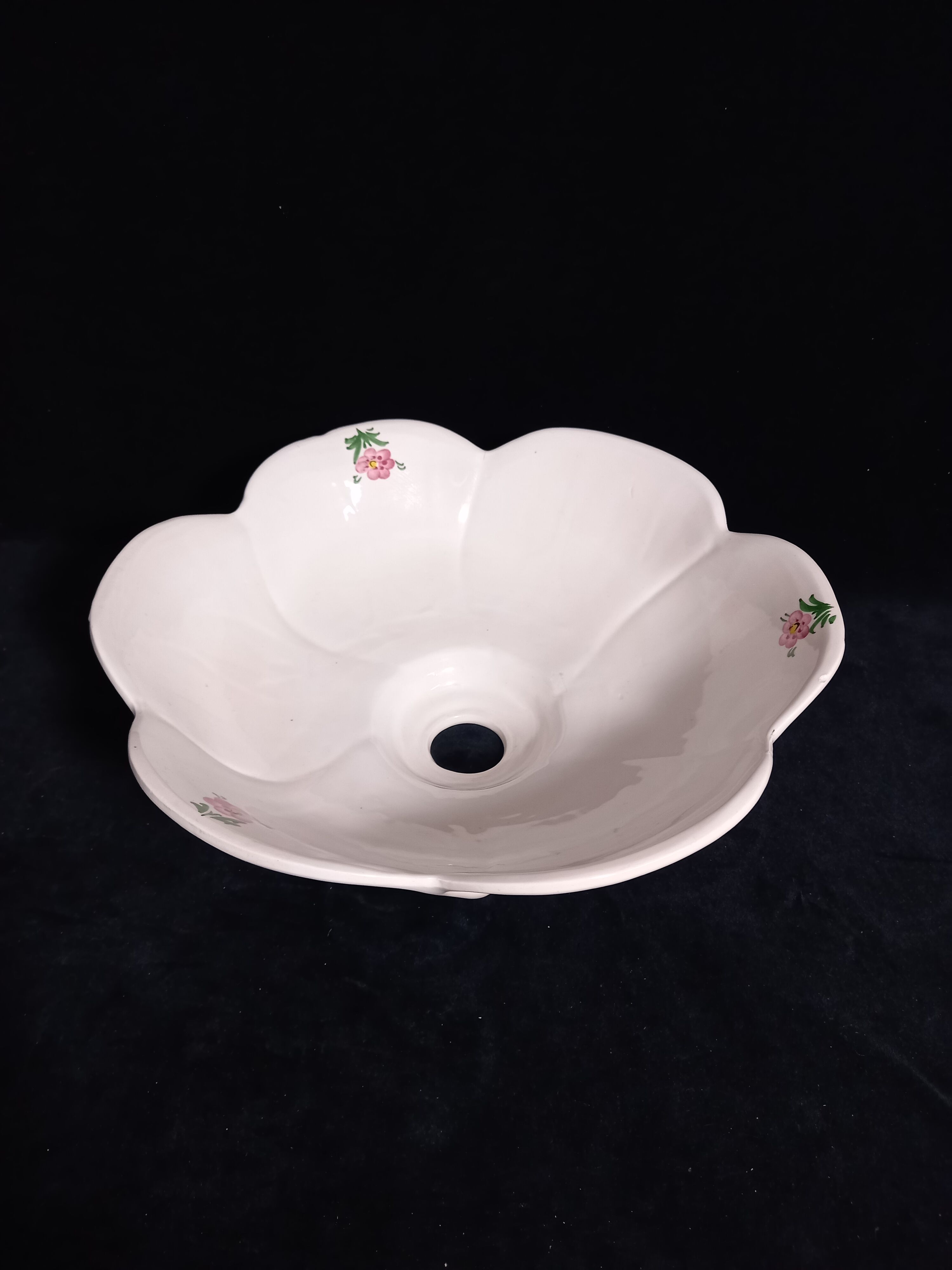 Washbasin with hand-painted floral decor