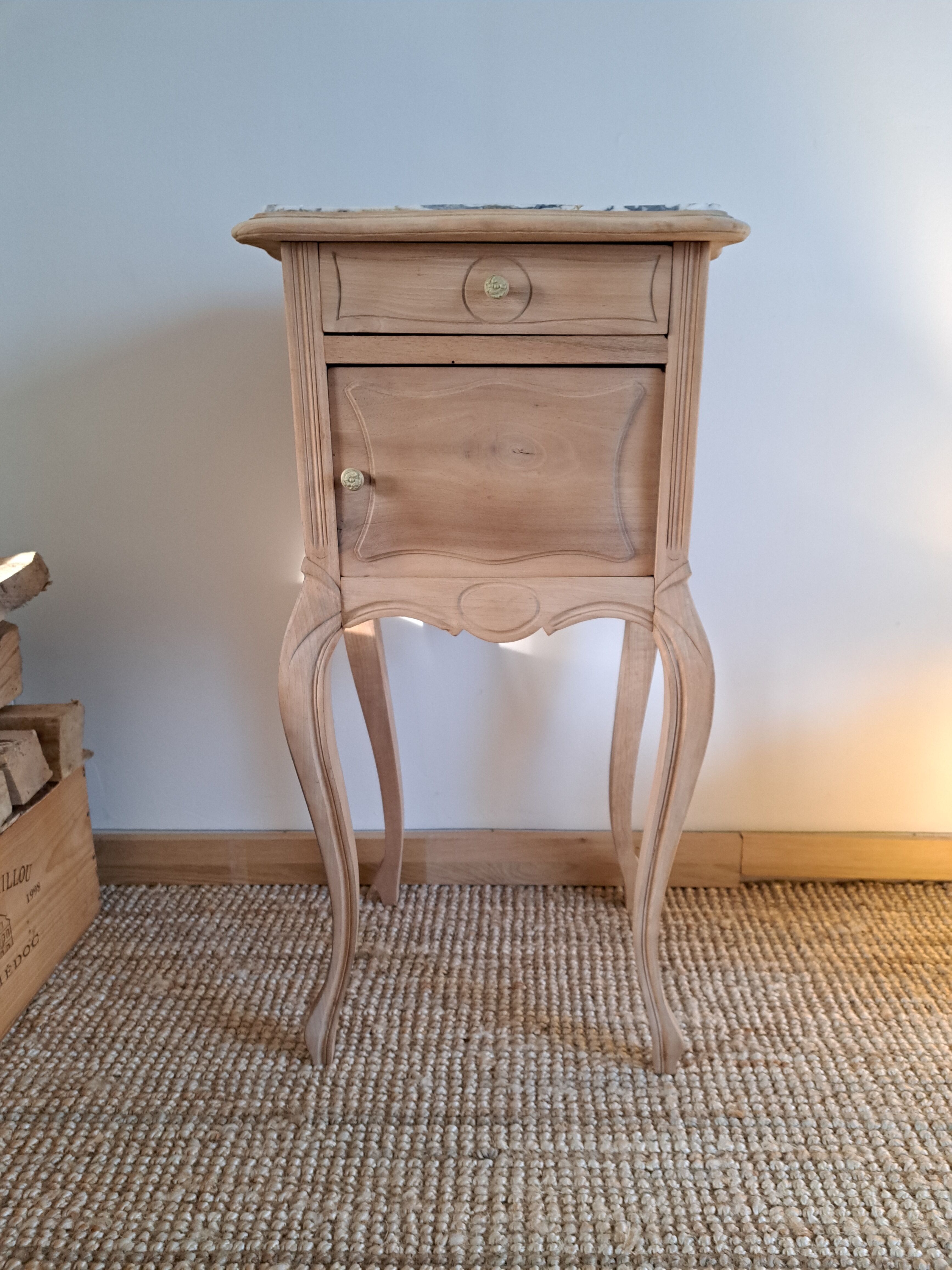 Table d'appoint chevet de style louis XV bois clair