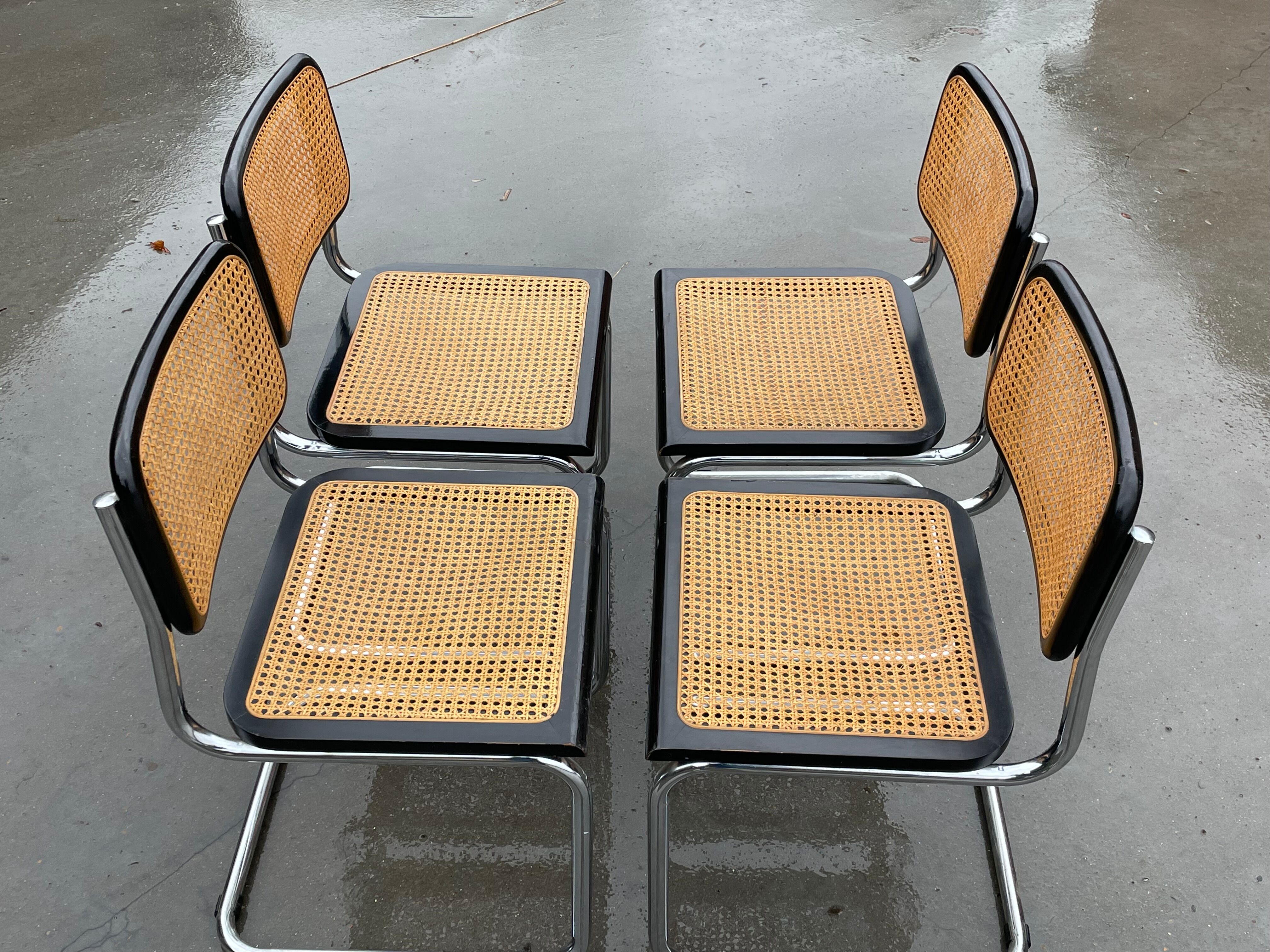 Set of 4 vintage chairs model Cesca B32 in black and chrome