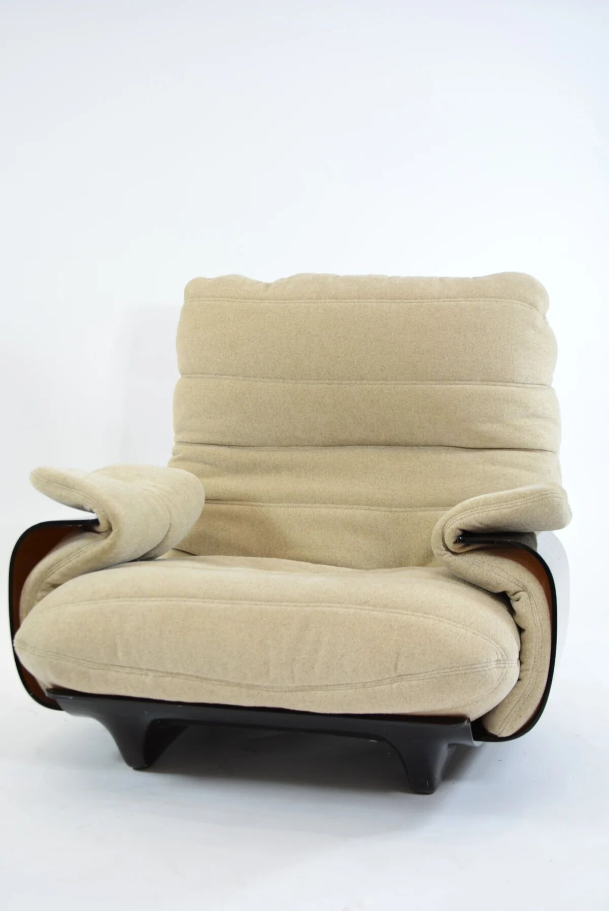 Marsala armchair and its light beige Ligne Roset footrest.