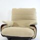 Fauteuil Marsala et son repose-pied Ligne Roset beige clair
