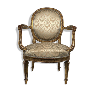fauteuil en bois sculpté