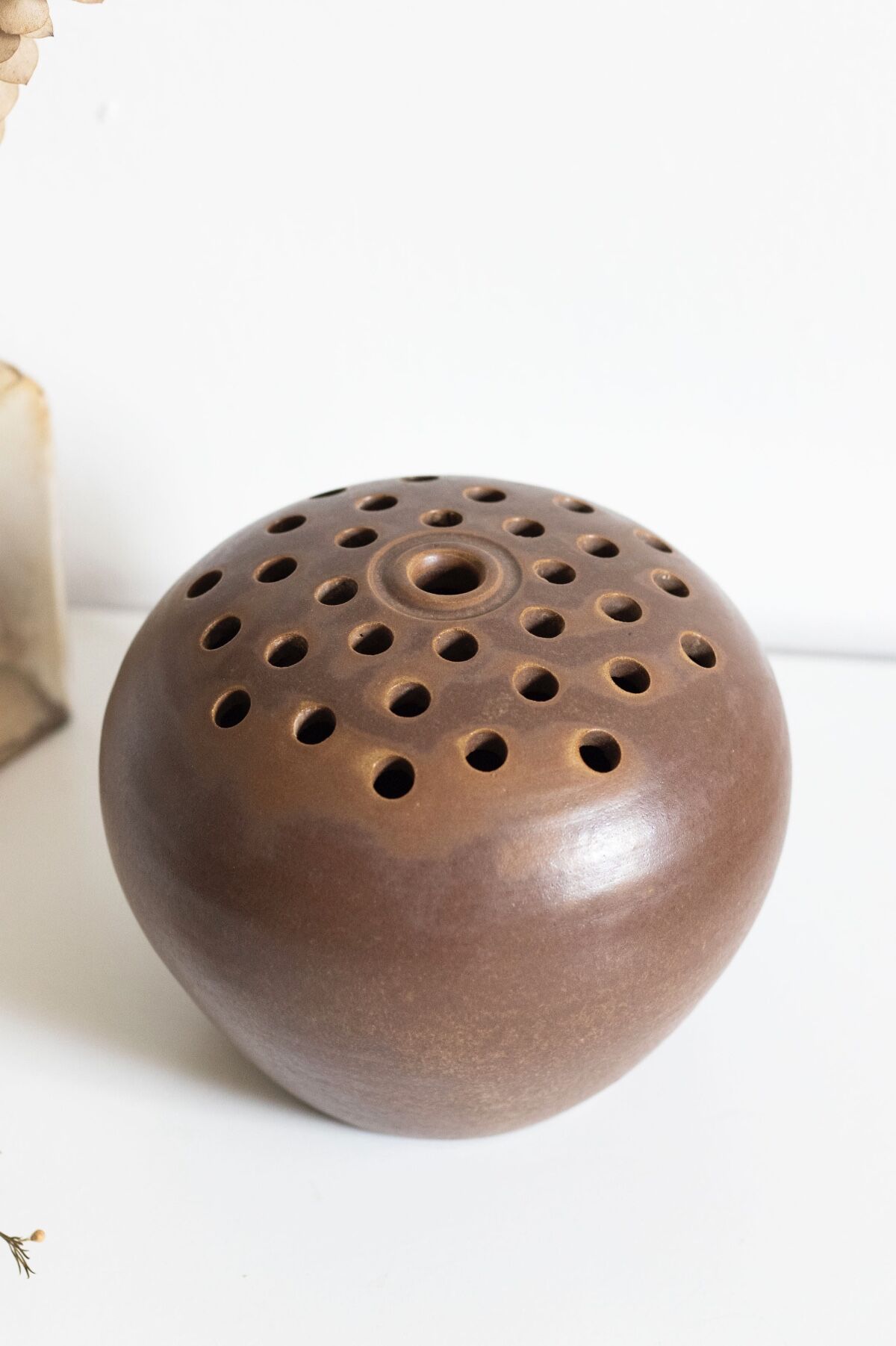 Large sandstone flower spike signed Philippe Aubert