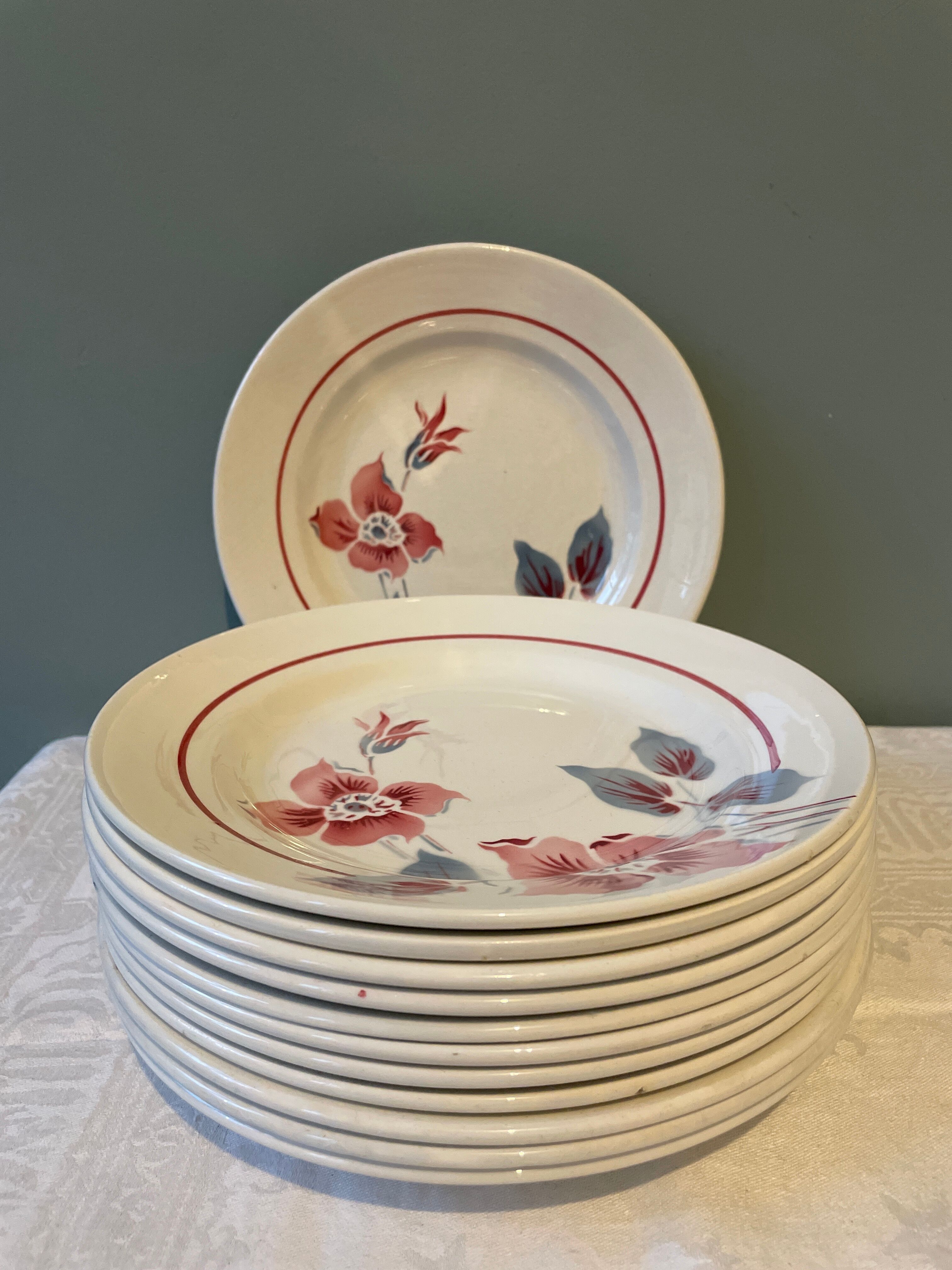 Lot de 12 assiettes semi creuses Sarreguemines, modèle « Clématites »
