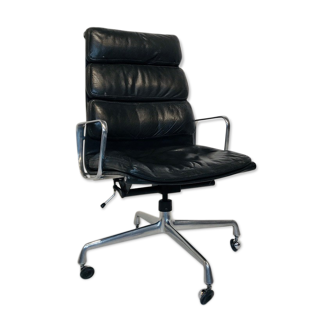 "EA 219" office chair designed by Charles and Ray Eames for Herman Miller, USA of the 1970's.