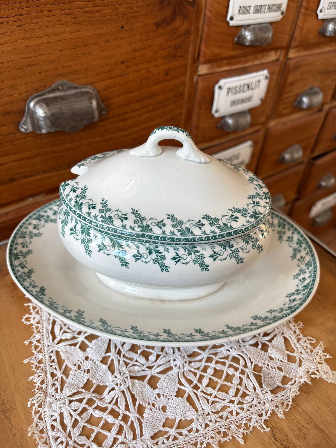 Saucière ancienne Terre de Fer et son couvercle Gien modèle Montigny