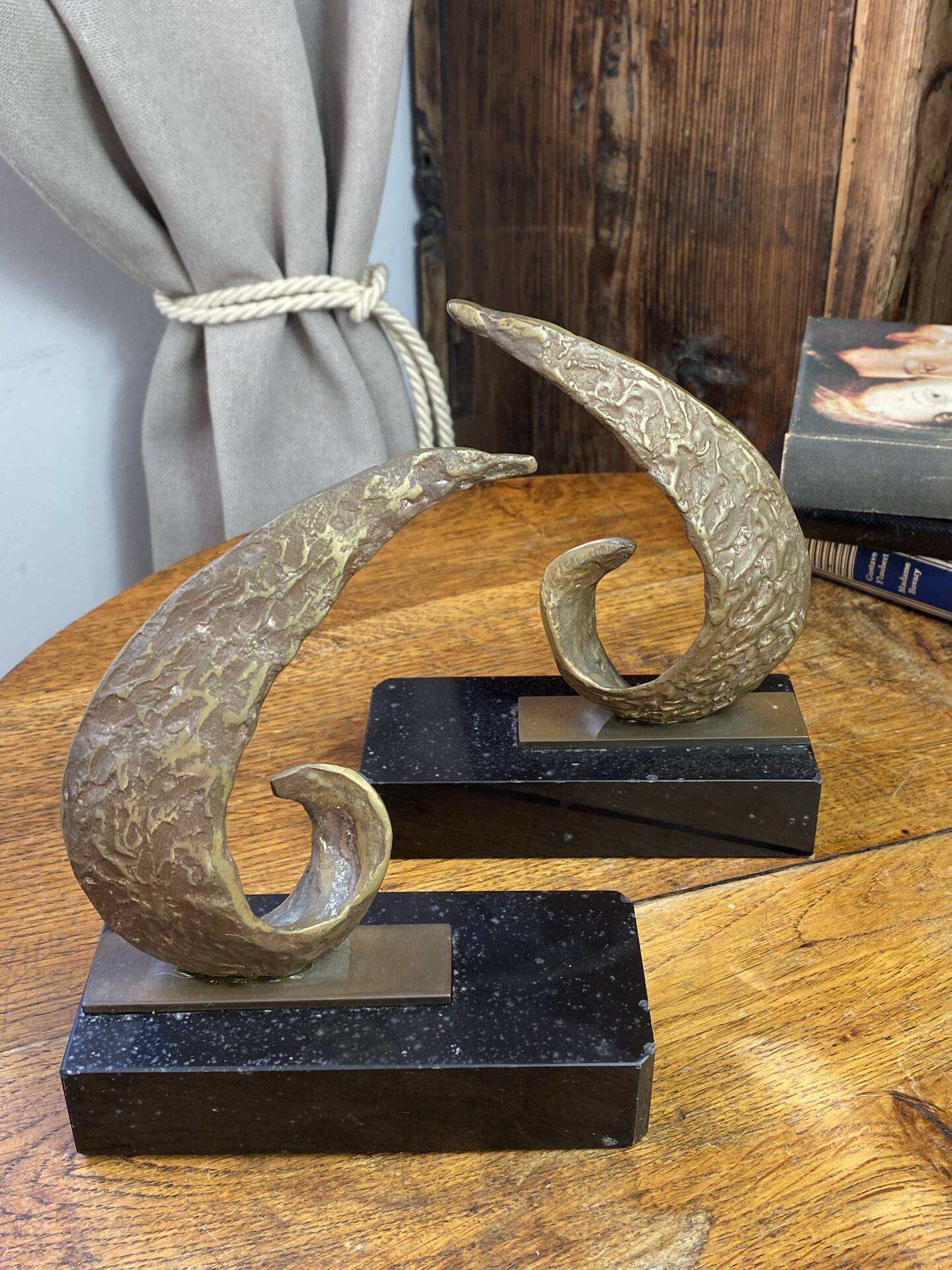 Bookends in bronze and marble