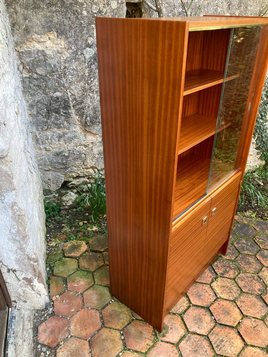Vintage 1960s display cabinet.