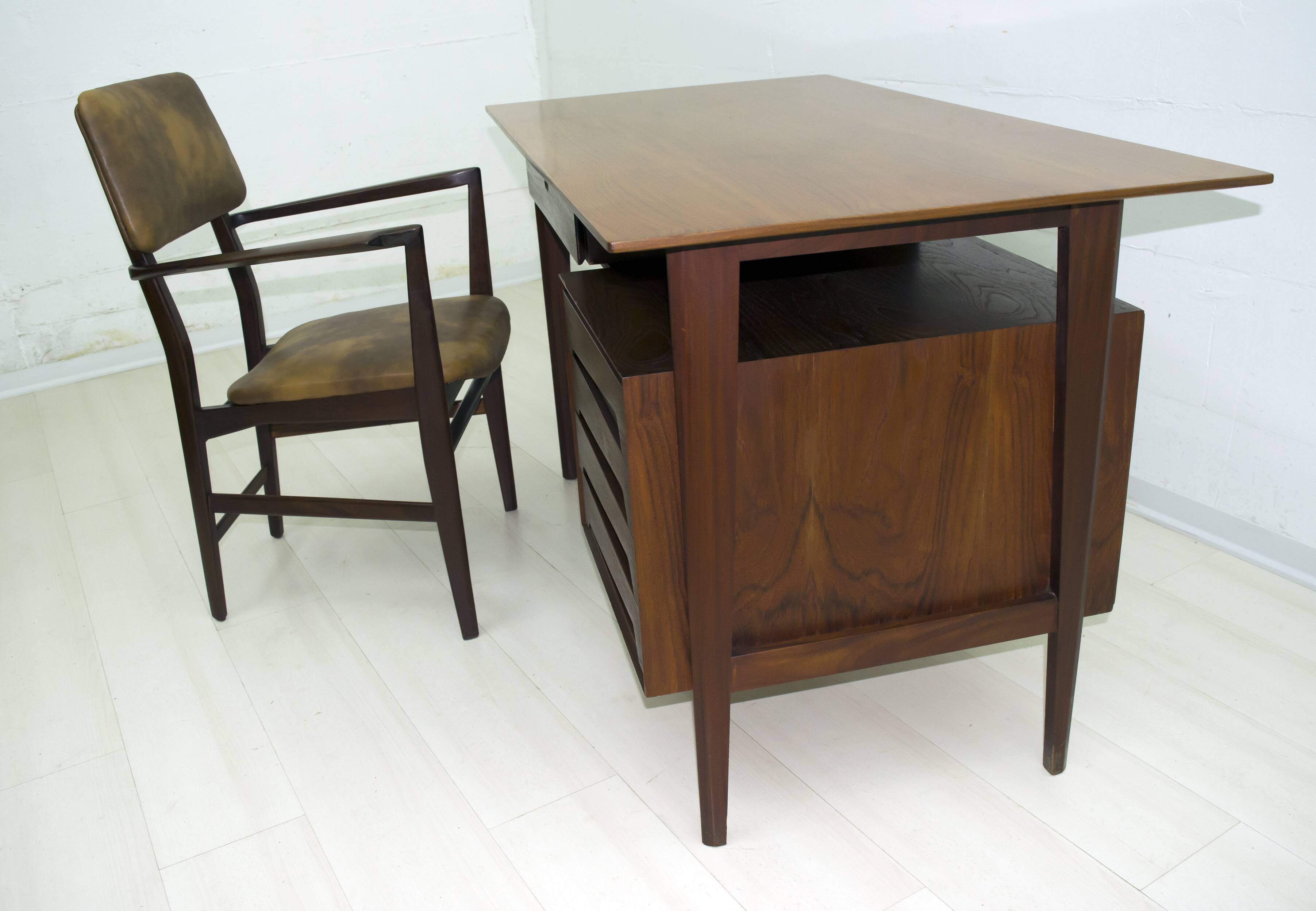 Vittorio Dassi Mid-Century Italian Teakwood Writing Desk and Chair, 1950
