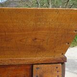 Ancien pétrin avec couvercle et piètement en chêne