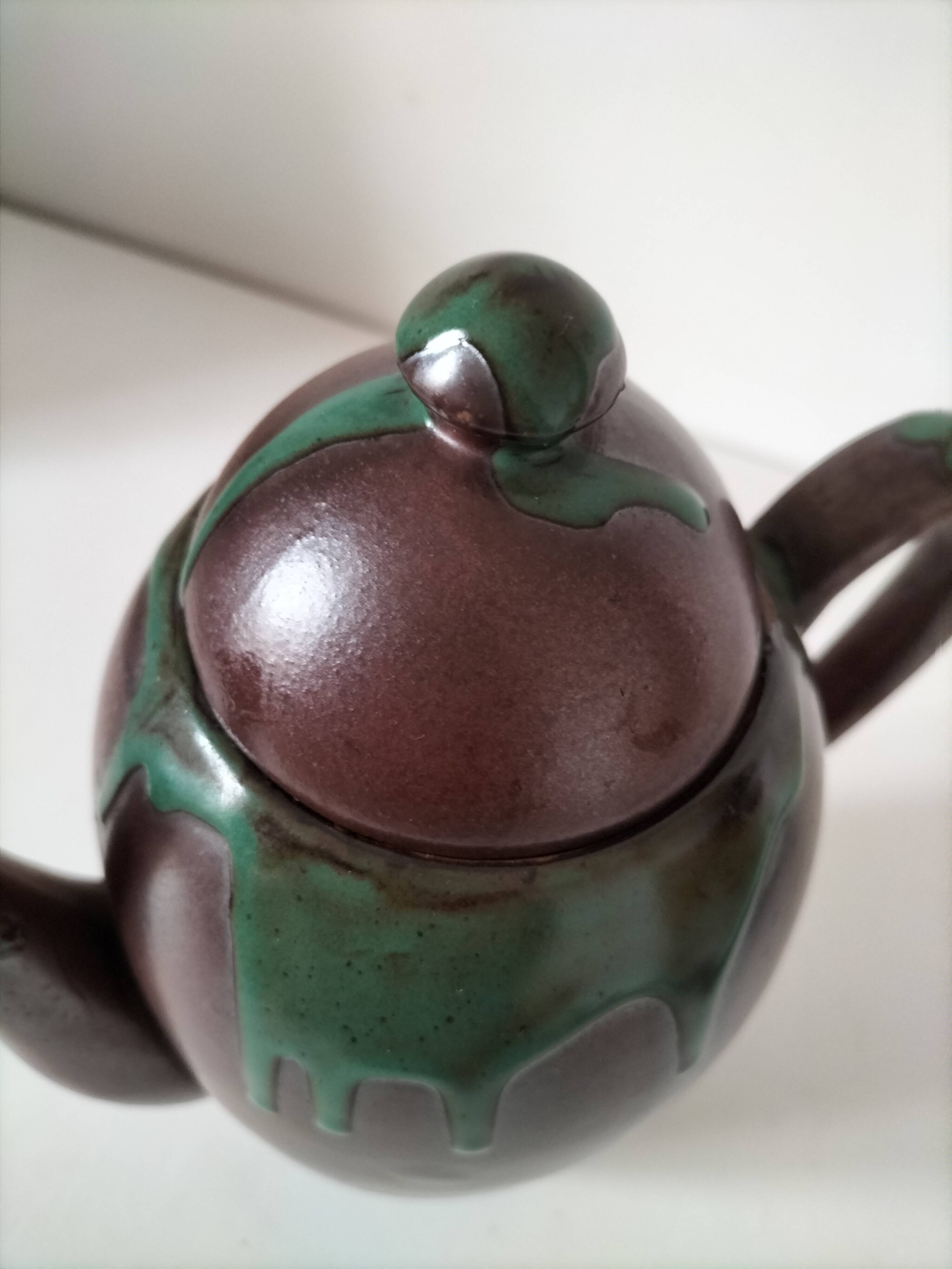 Ceramic coffee pot in red clay – artist's creation