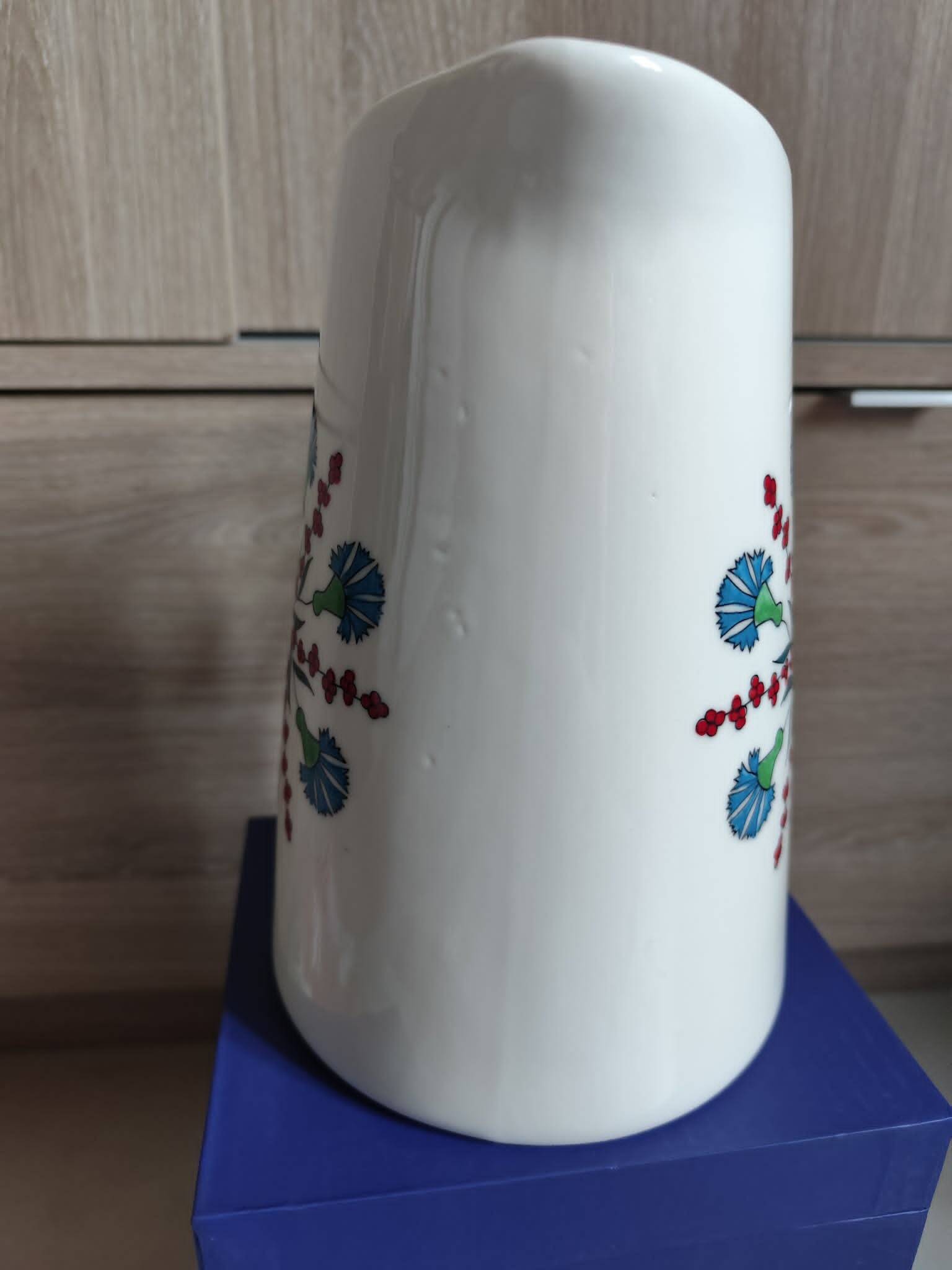 Jug in genuine Limoges porcelain "Maison Manoï"