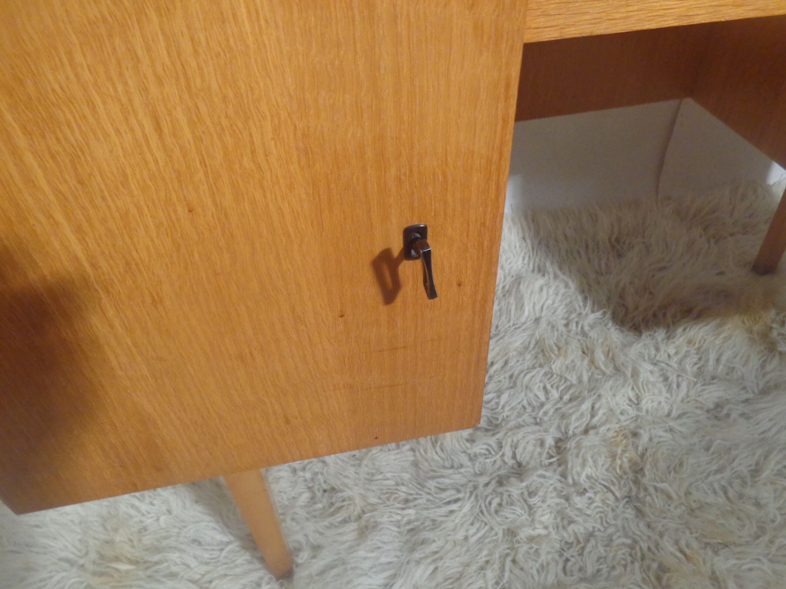 Bureau vintage des années 60 en bois clair
