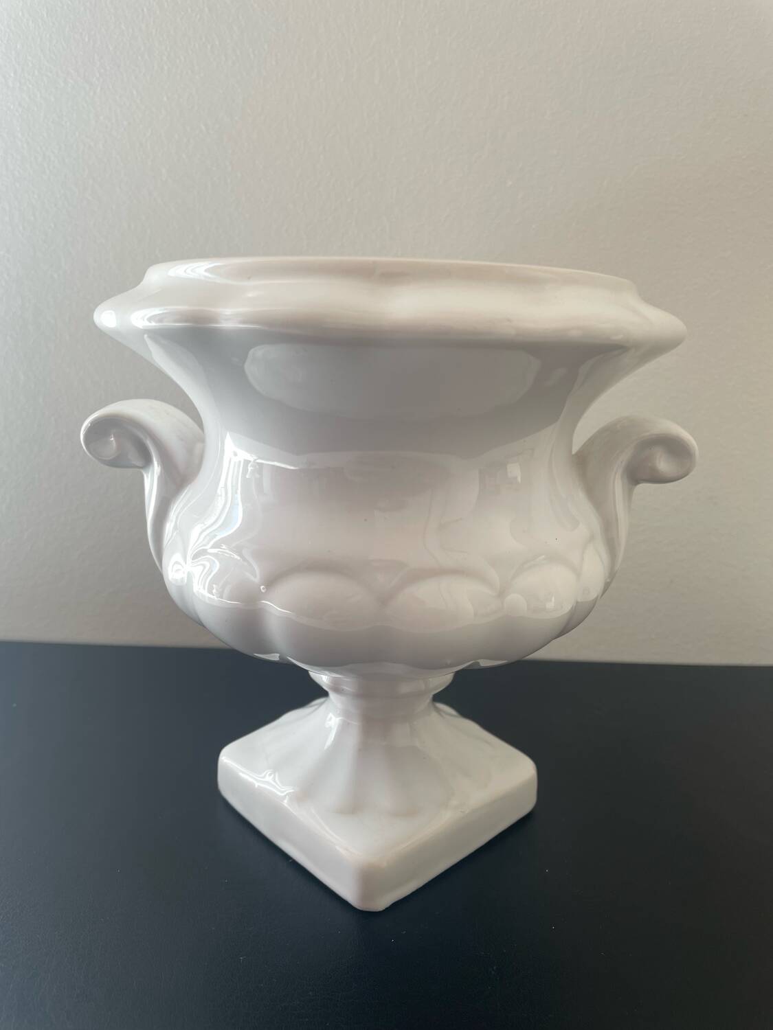 Small Medici vase in white porcelain