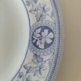 Trio d’assiettes anglaises en faïence fine bleue et blanche, début 20ème