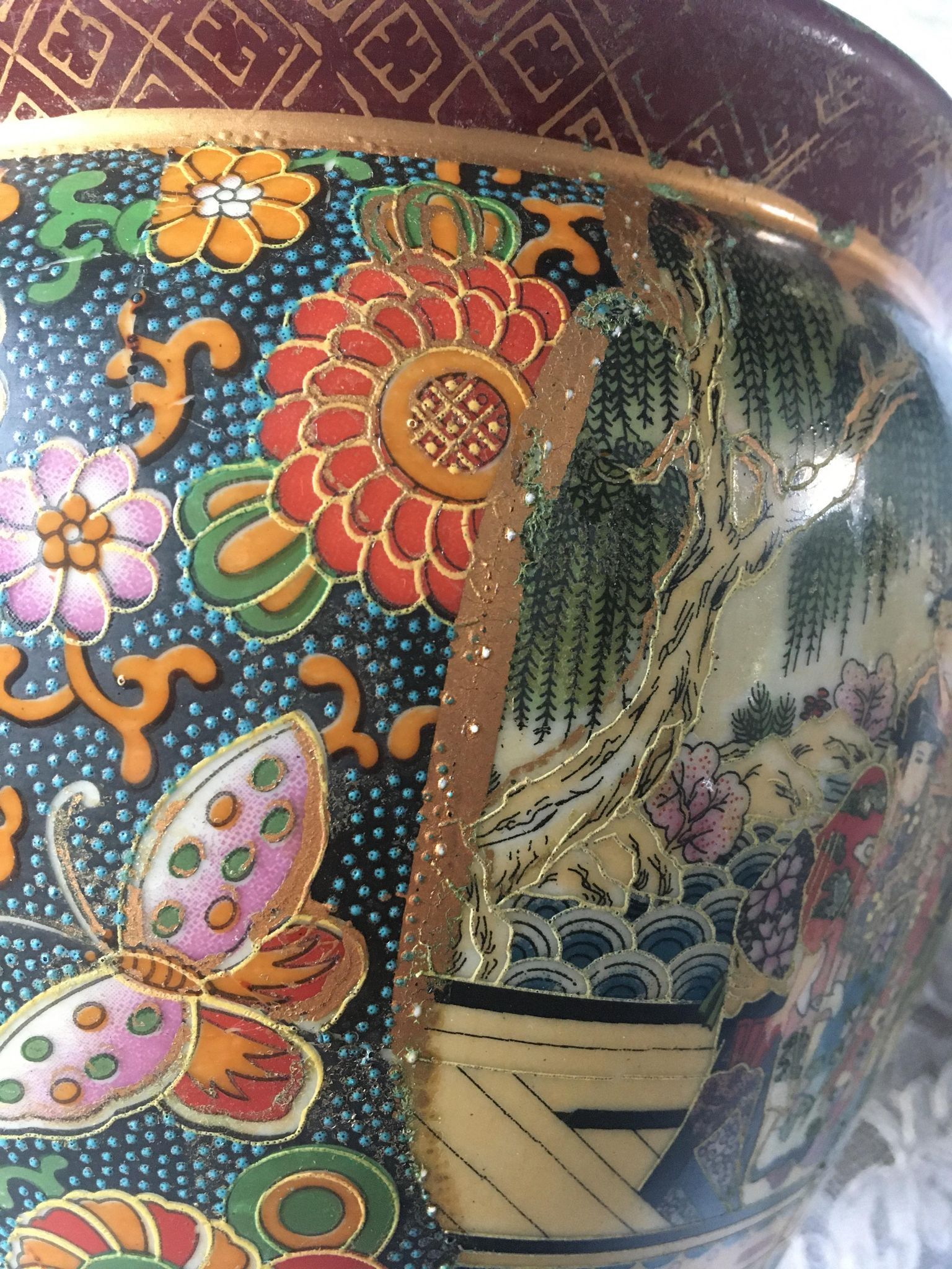 Antique Satsuma porcelain vase, Japan, late 19th-early 20th century