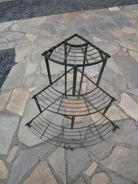 Etagère porte plantes d'angle ancienne en métal