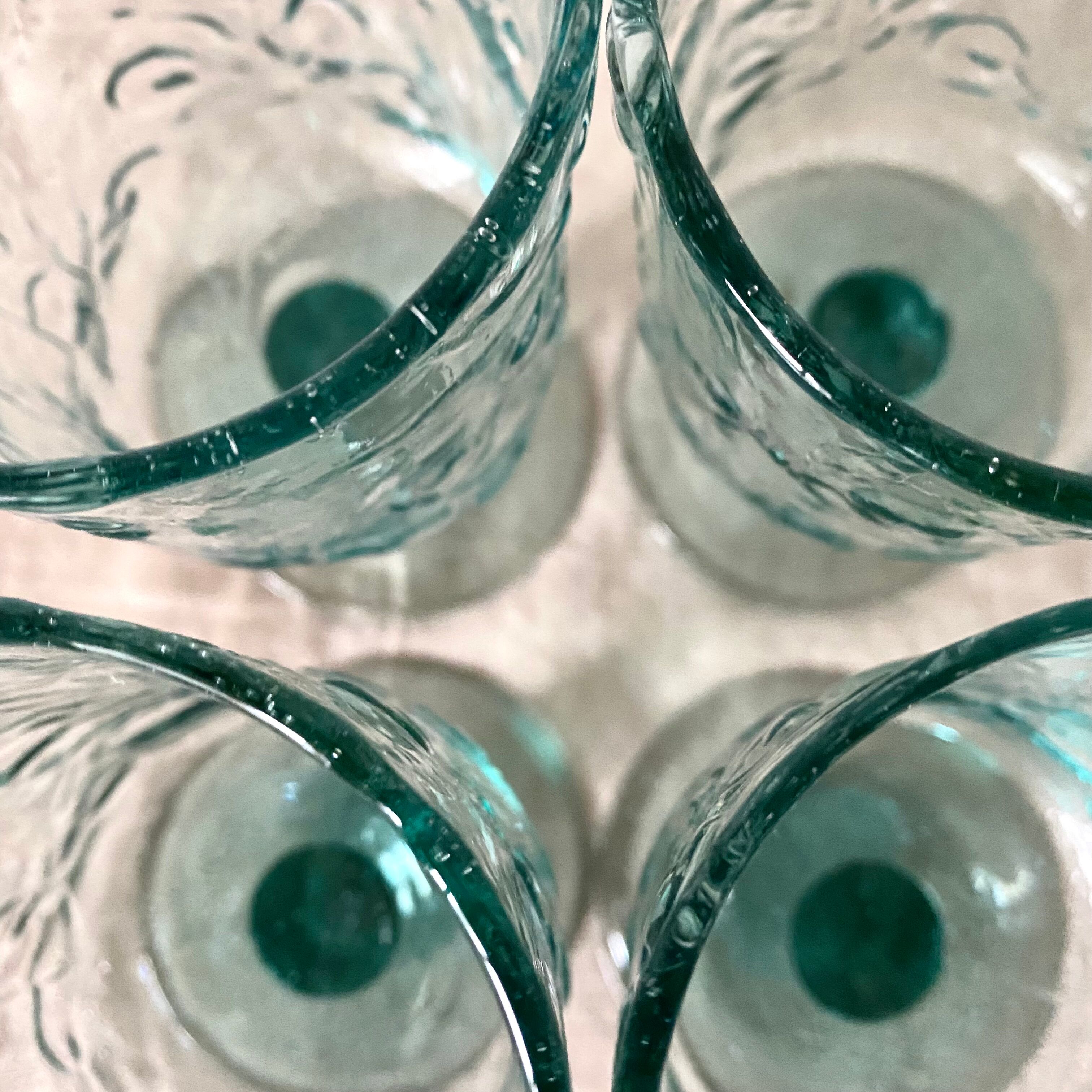 Coloured stemmed lenses