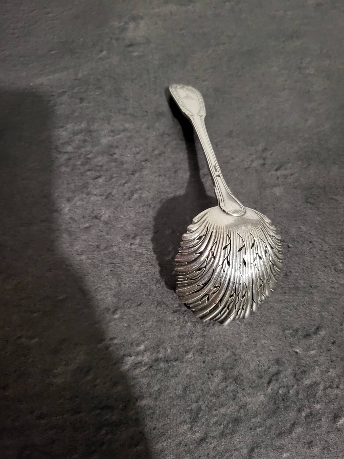 Vintage dusting spoon in excellent condition.