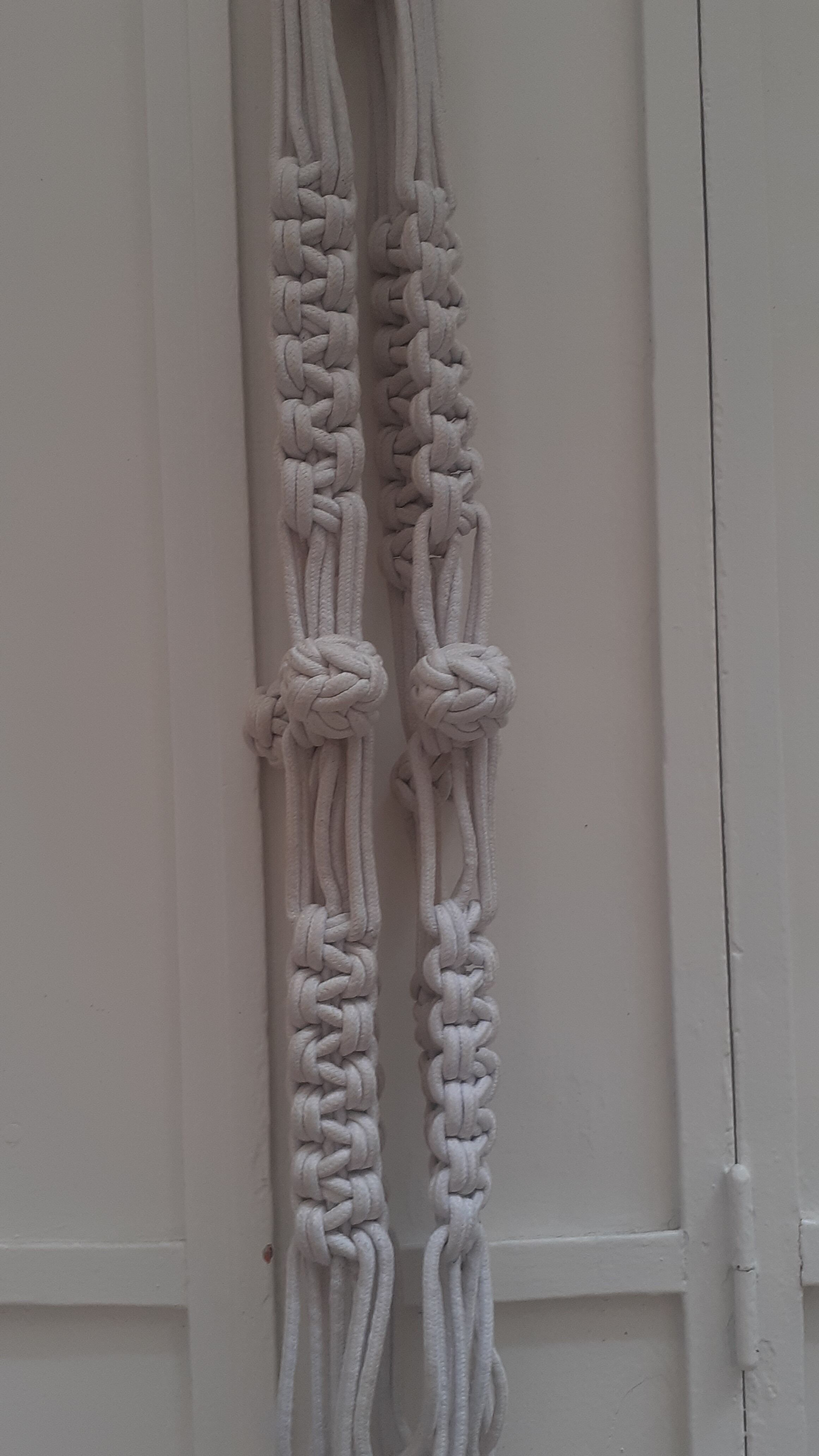 Vintage suspension in macramé