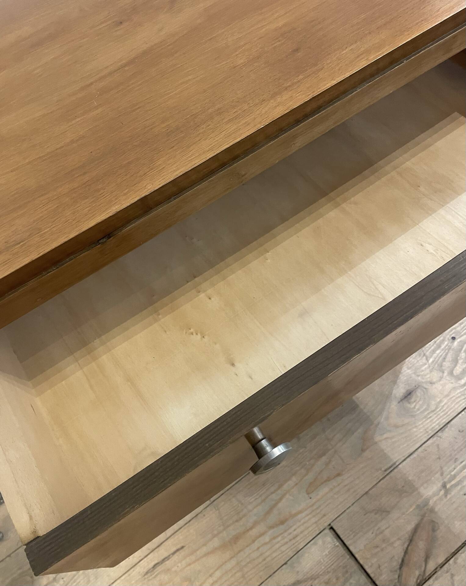 Walnut chest of drawers