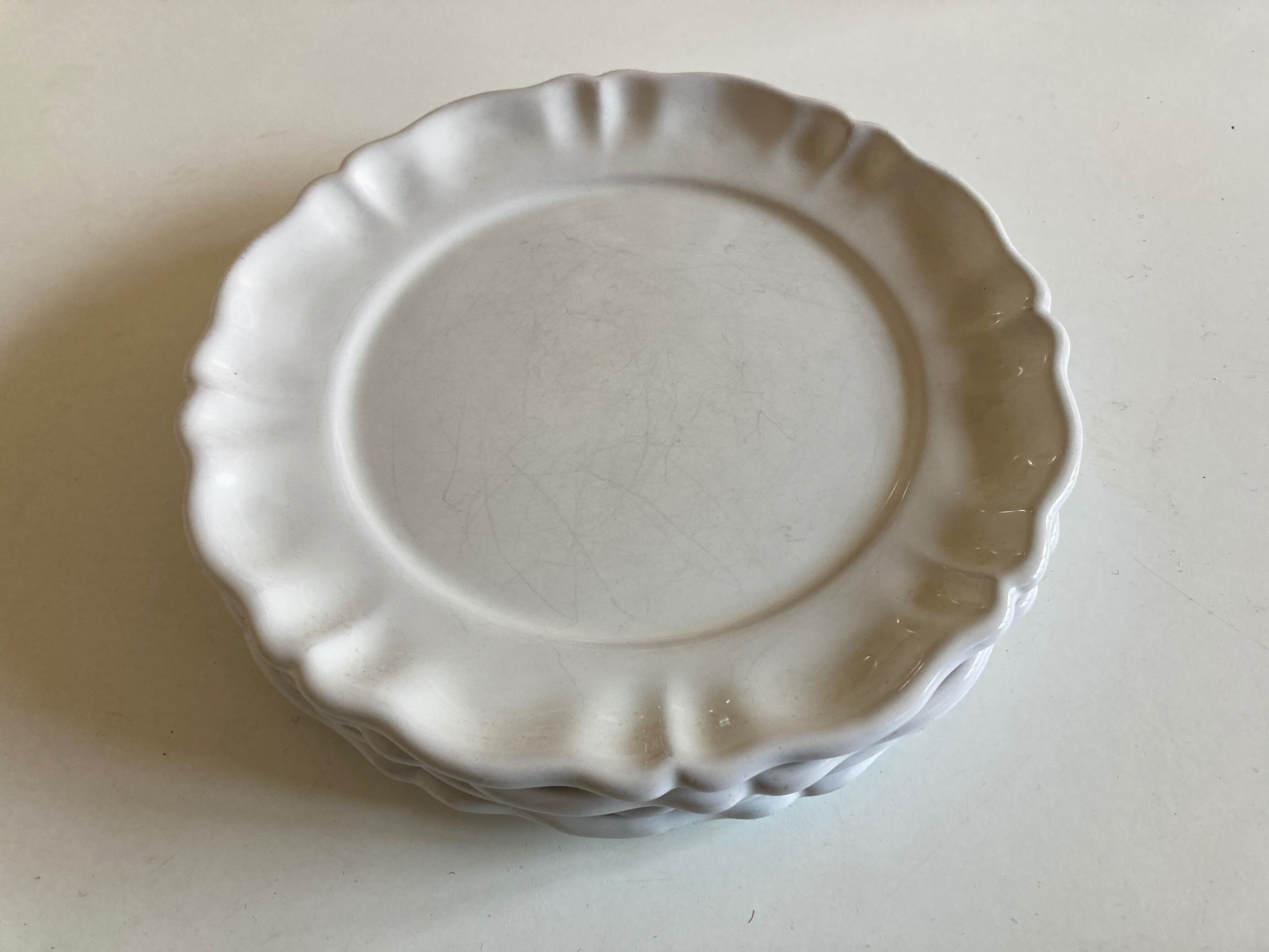 Set de 4 assiettes plates en terre vernissée à godrons moustier 1970