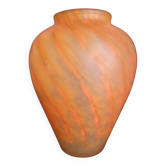 Vase en pâte de verre, couleur orange, hauteur - 18 cm.