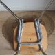 Chaise en simili cuir marron