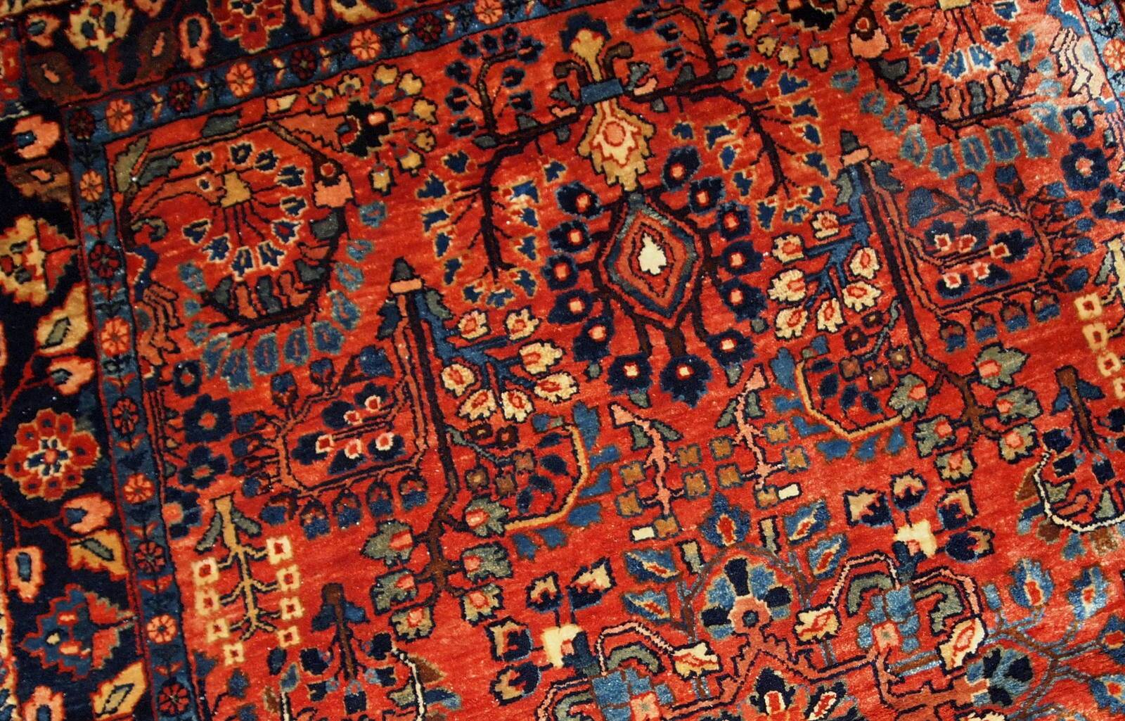 Handmade antique Persian Sarouk rug 3.4' x 5.3' (103cm x 161cm) 1920s - 1B697