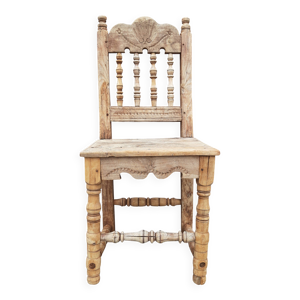 Chaise ancienne  en bois.