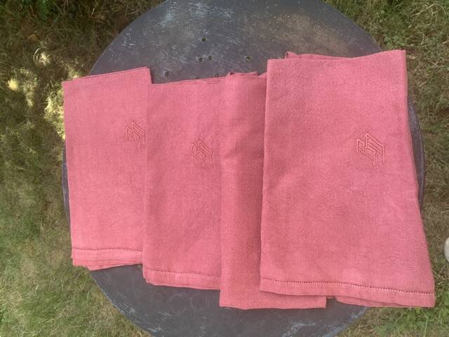 Set of 4 monogrammed BD napkins, rust, damask cotton and linen.