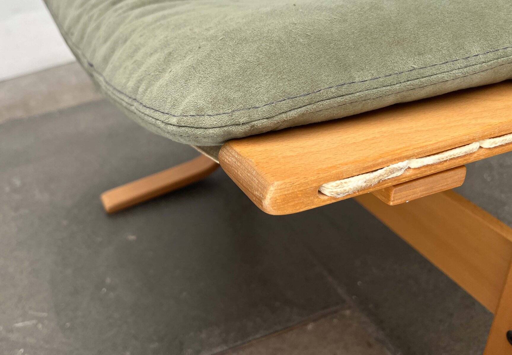 Mid-century Norwegian Siesta pouf in nubuck leather by Ingmar Relling for Westnofa, 1960s.