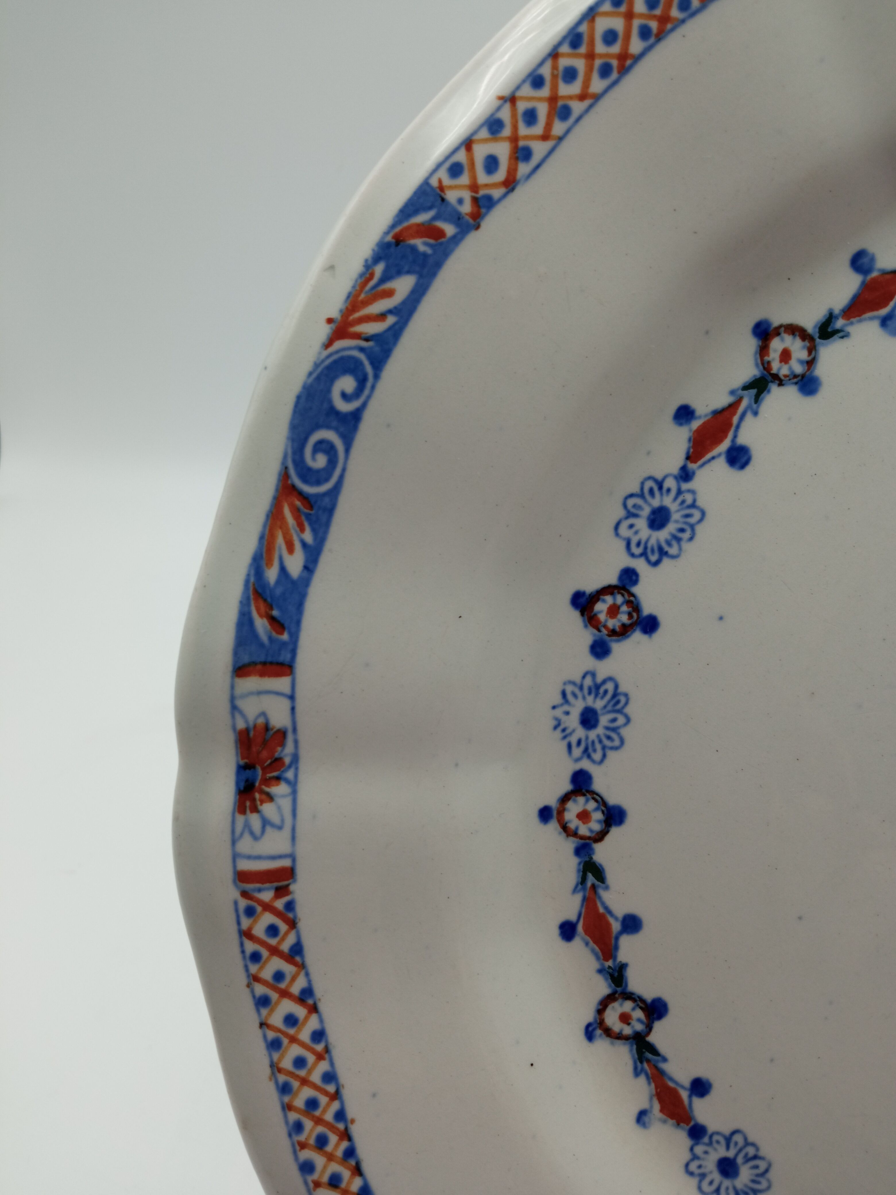 Assiette en faïence " modèle Rouen"