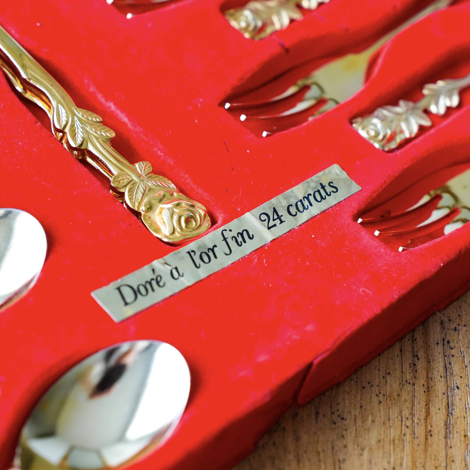 Set of 24-karat gold-plated dessert cutlery