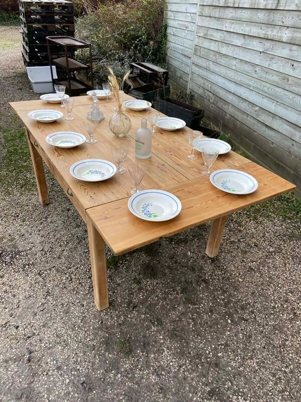 Table ancienne en pin massif – esprit table de ferme au style rustique
