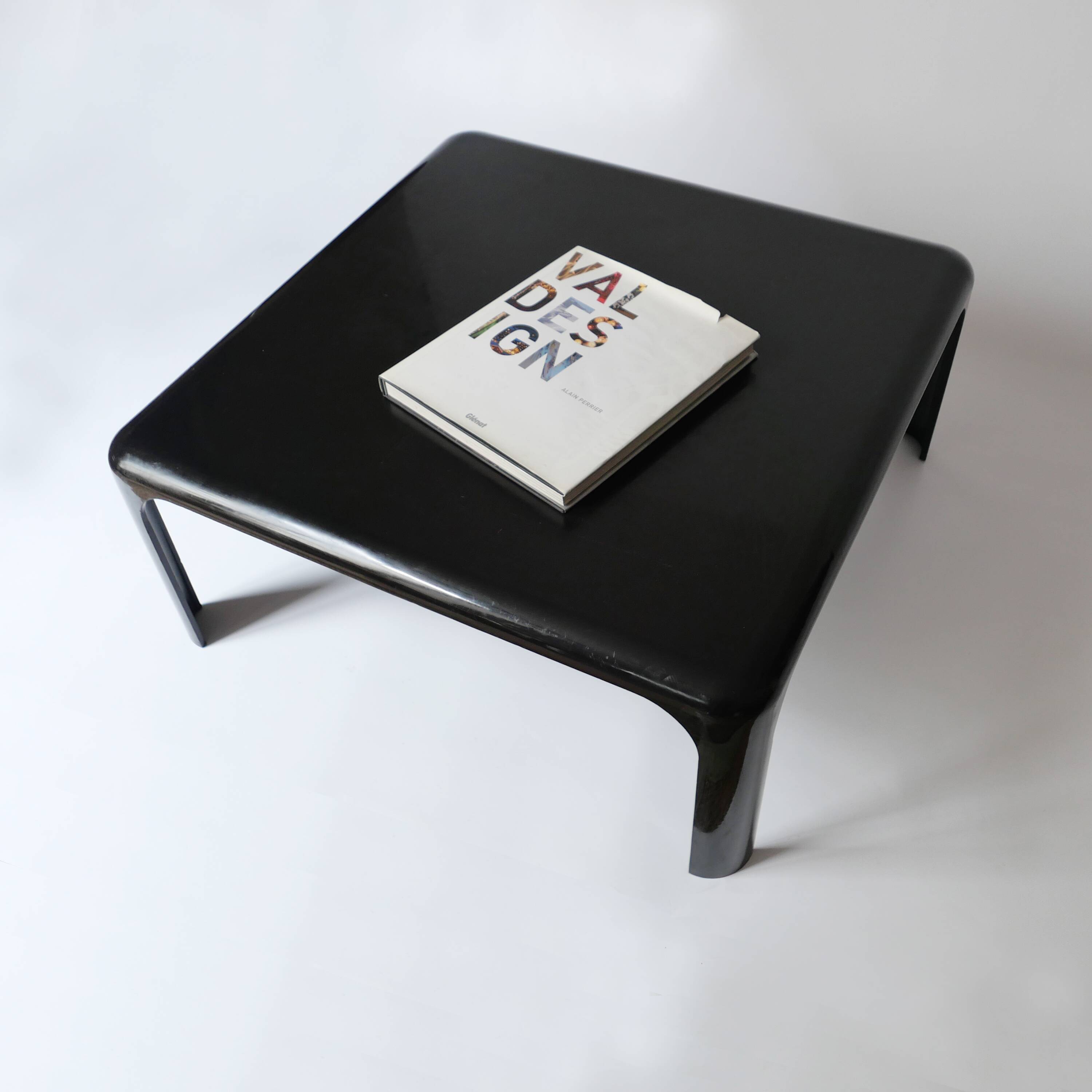 Vico Magistretti coffee table 70s vintage design 1970 Artemide